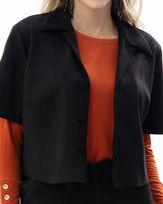 casaqueto-cropped-suede-com-botoes-cobertos-e-mangas-curta-preto--zt56920226-02