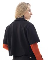 casaqueto-cropped-suede-com-botoes-cobertos-e-mangas-curta-preto--zt56920226-03