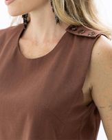 blusa-cropped-linho-botoes-tartaruga-marrom--bt56900226-02